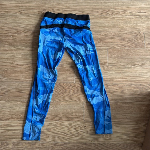 Better bodies blue camo leggings size small - Picture 7 of 8
